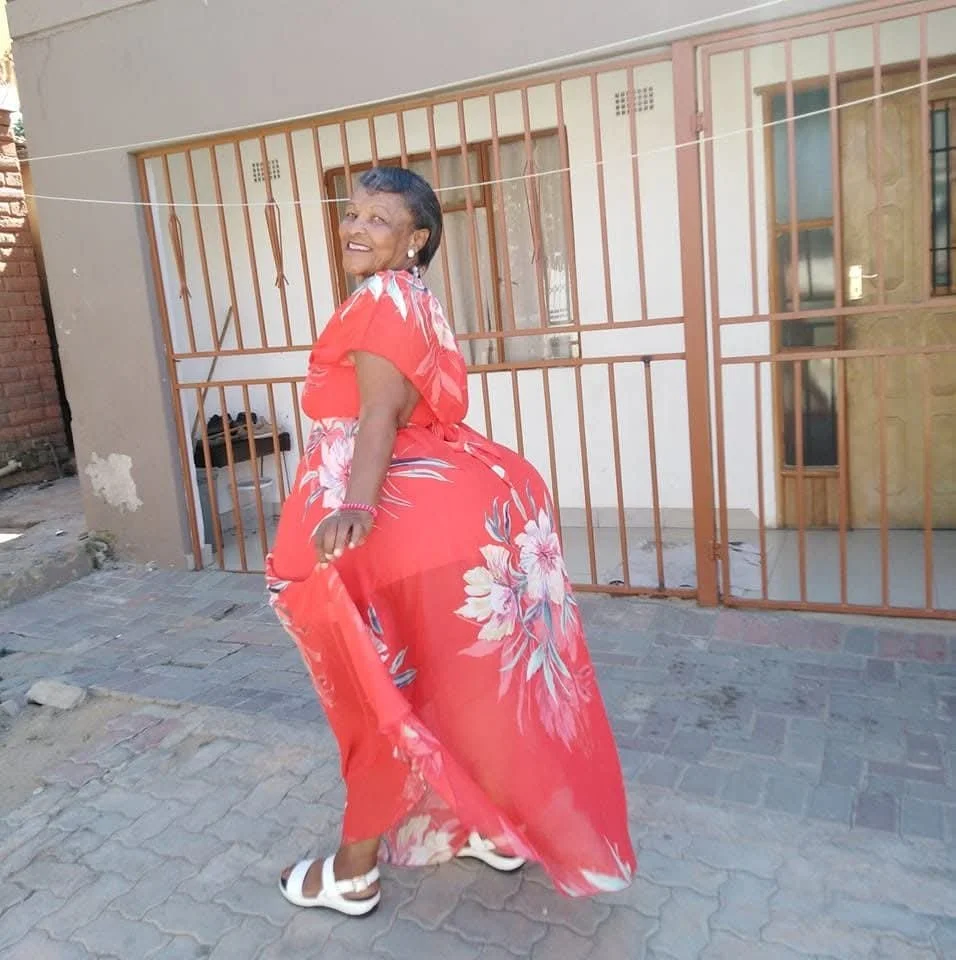 My favorite South African big booty grannies i beat my meat to everyday 🍑🍆💦💦... can't help mysel image 6