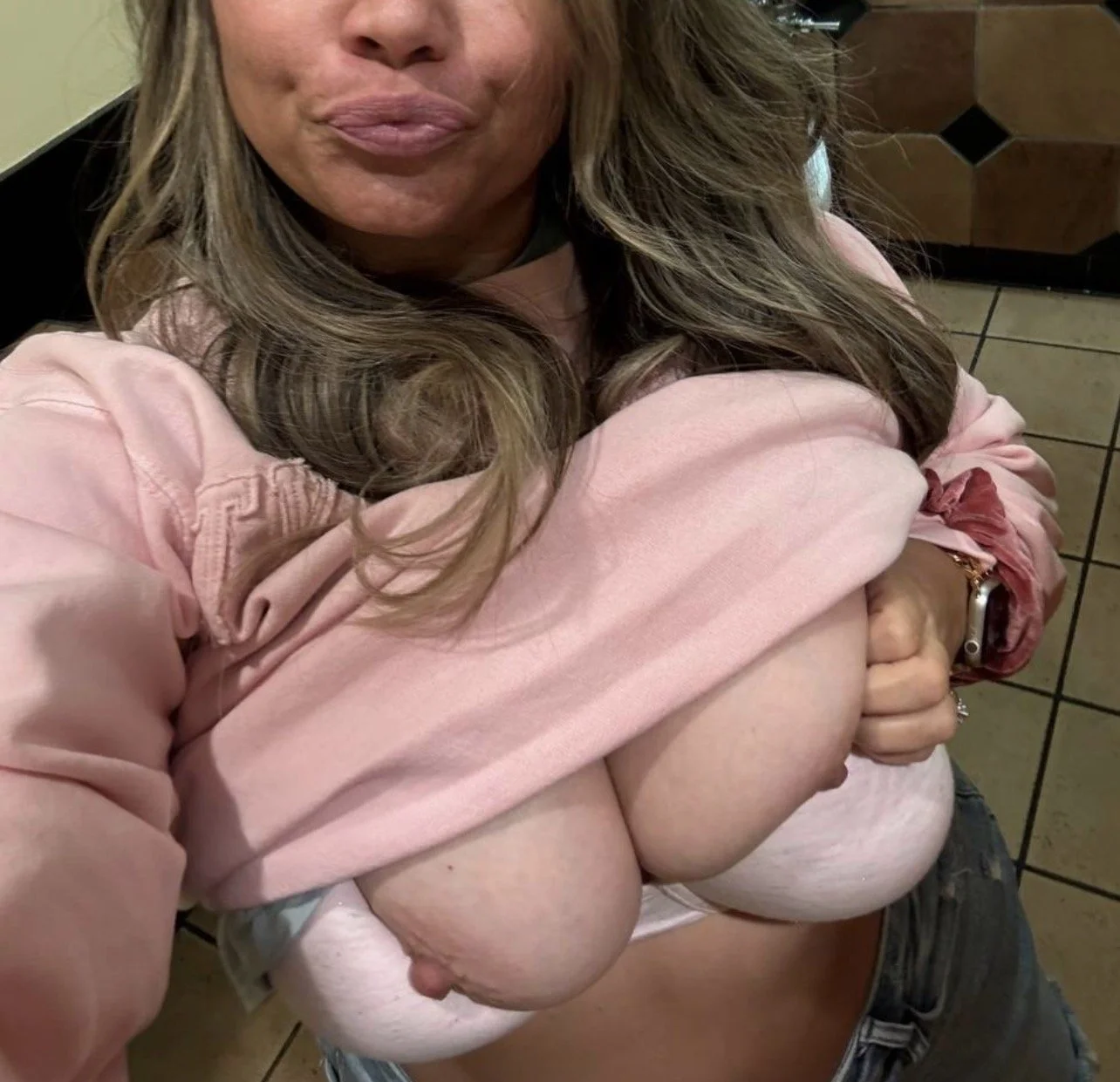 Church wife is a secret slut. But doesn't know she's a webslut. Tele nfq_666 image 2
