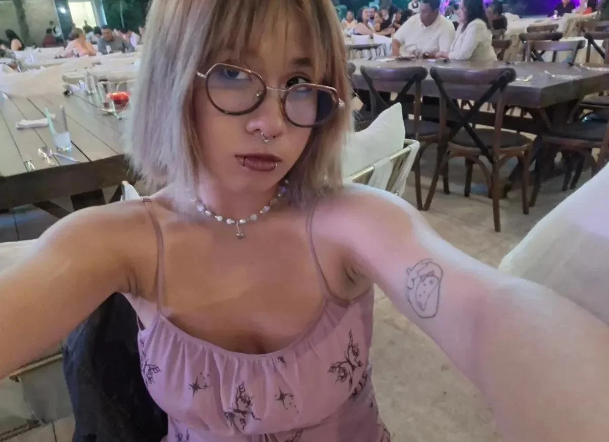 La puta deliciosa tetona de Niko image 4
