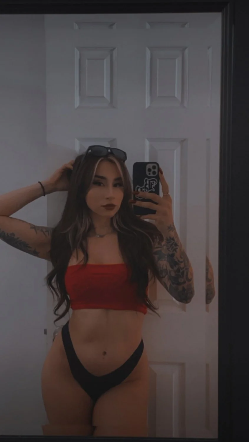 Emo Latina exposed image 7