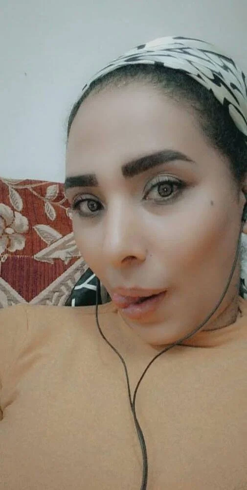 Veiled Arab wife with a dark Latin tit🍒 image 13