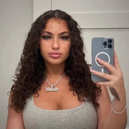 Ash Kash gives amazing head! image 5