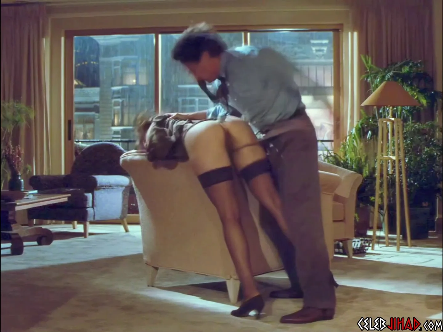 Jeanne Tripplehorn's anus and pussy in Basic Instinct 😮 image 3