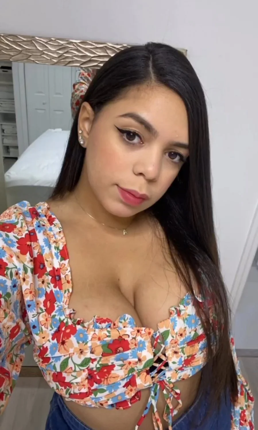 Latina big tits image 5