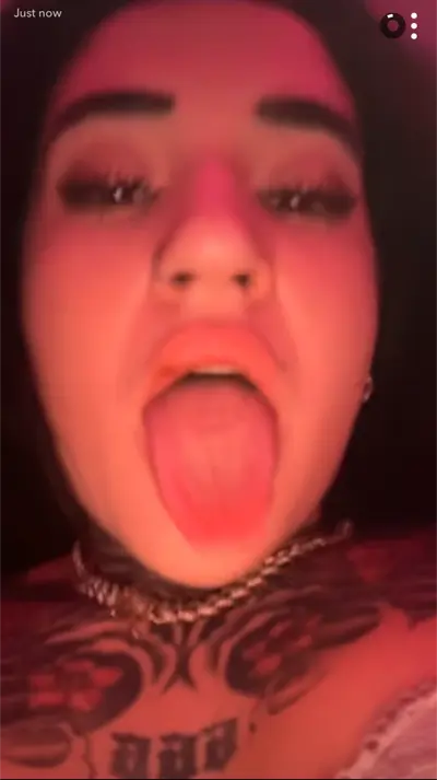 Hoe exposed on snapchat - ayotteee_fittt cover image
