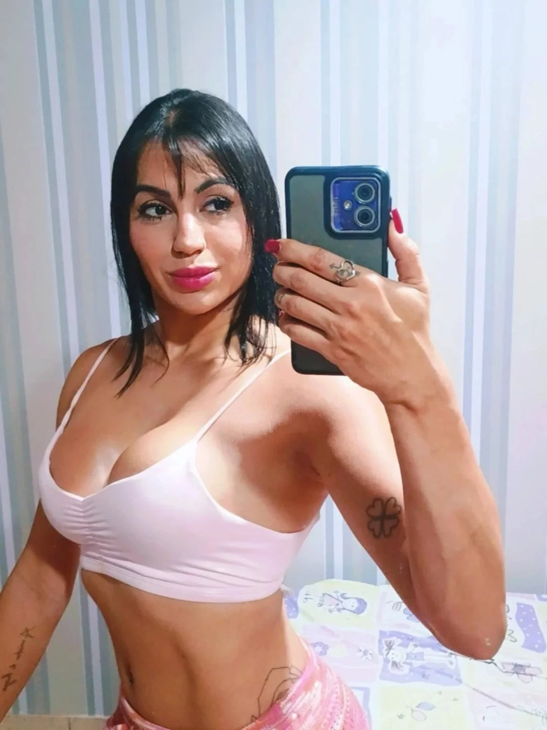 Morena bombada de academia. image 2