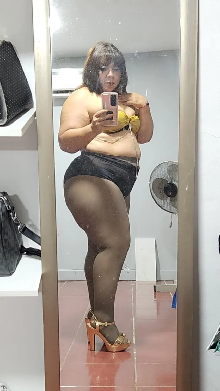Mama e hija unas lindas, sexys ricas Bbw con un gran y rico culo para de traviesas (Laura's) image 26