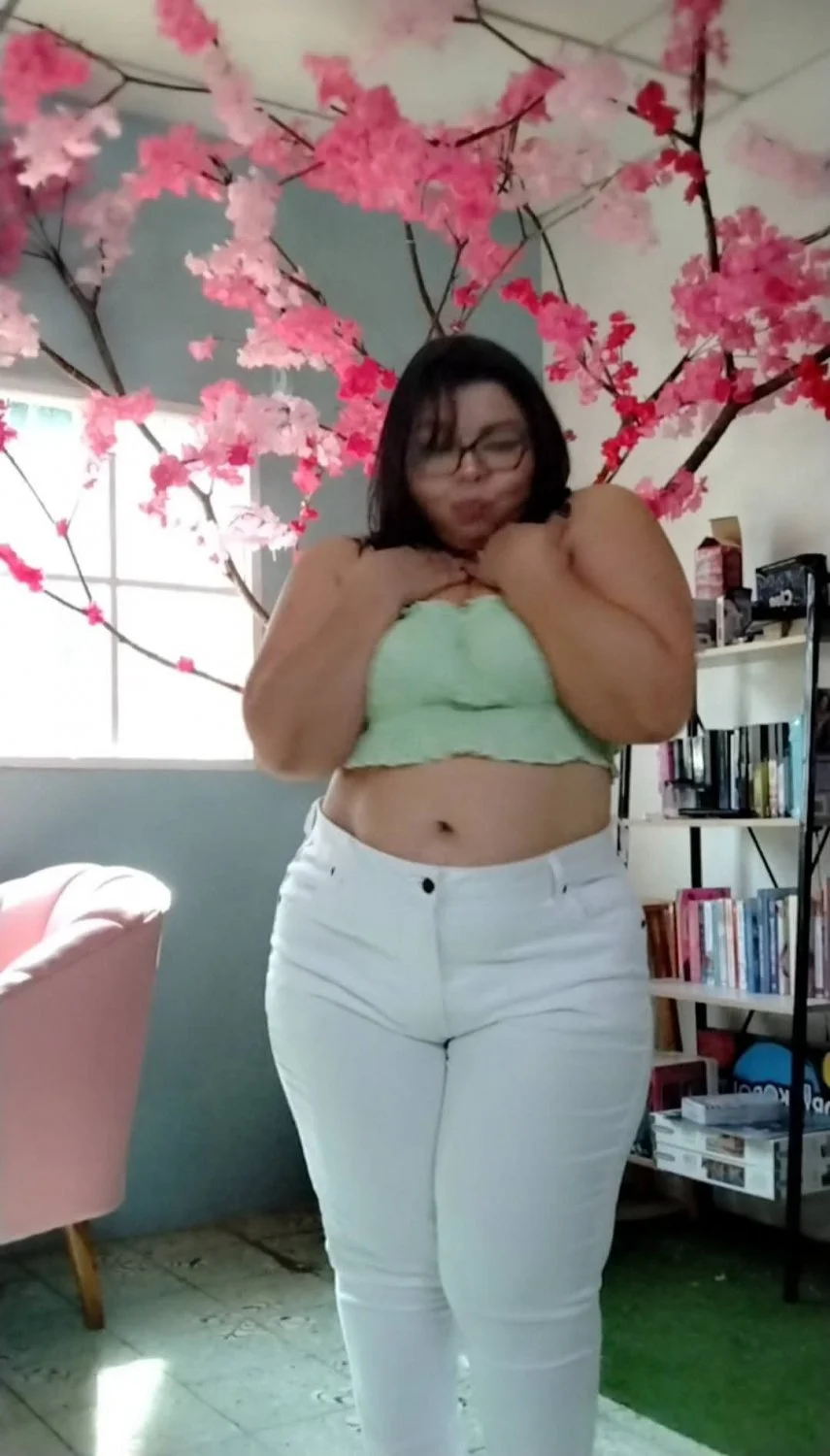 Mama e hija unas lindas, sexys ricas Bbw con un gran y rico culo para de traviesas (Laura's) image 45