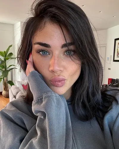 Absolutely beautiful brunette...!!! cover image