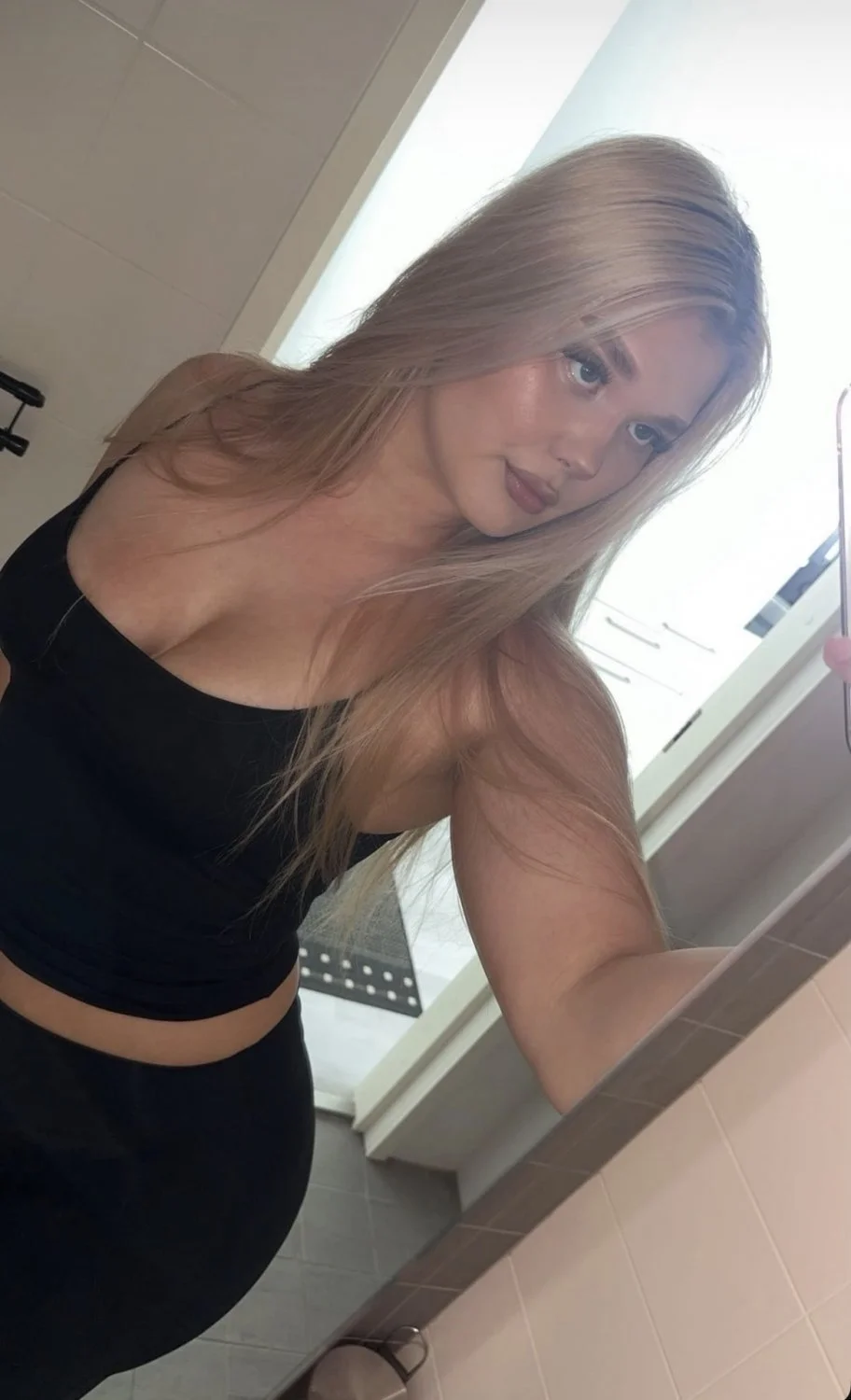 Finnish gymslut Venla image 1