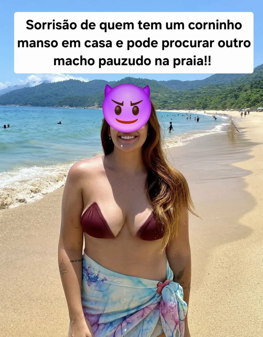 Mulher de corninho main image