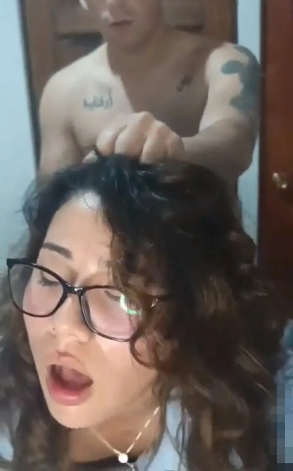 Cravando a rola na safada com força main image