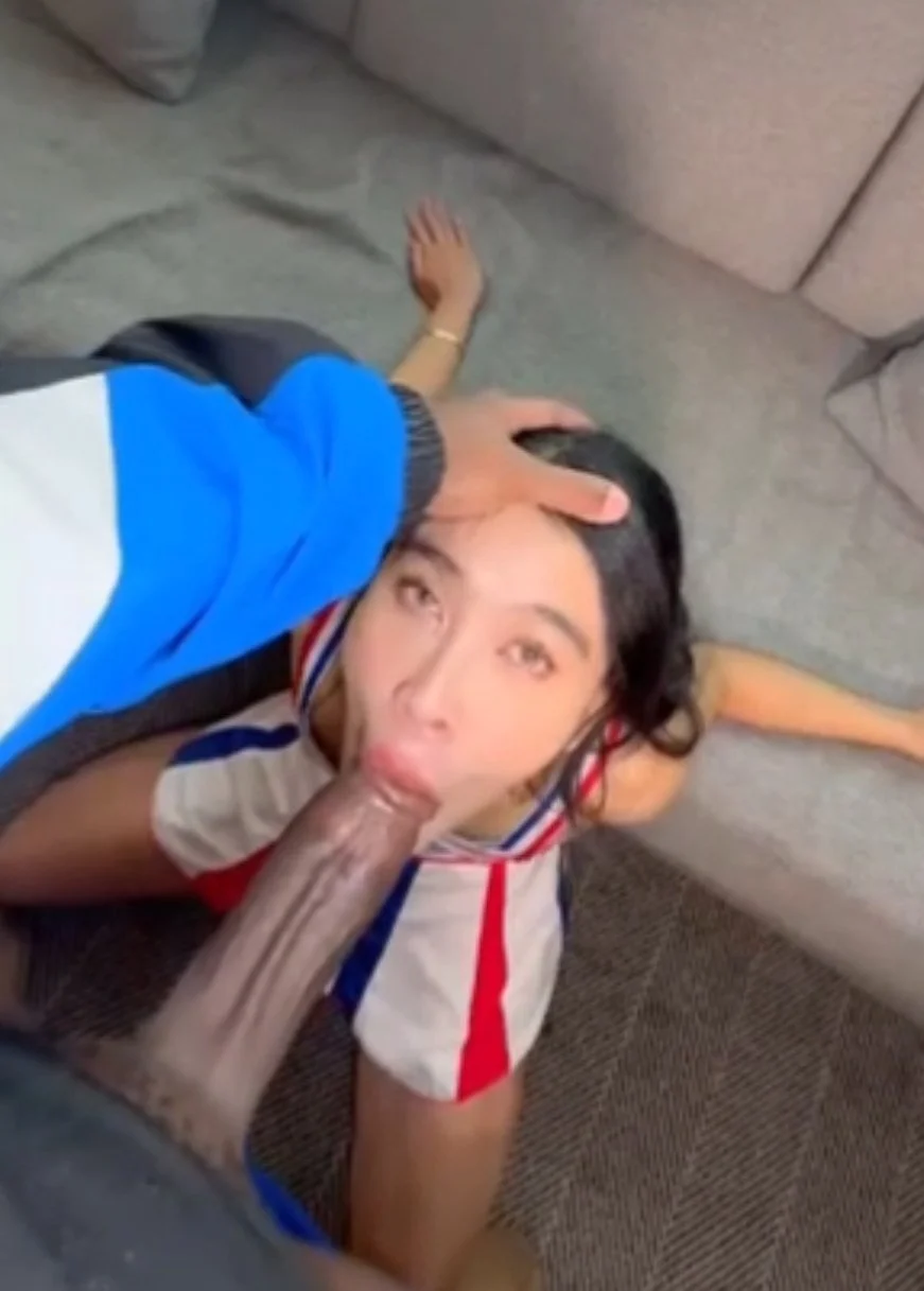 Asian pussy stretching for this cock 🍆🔥 main image