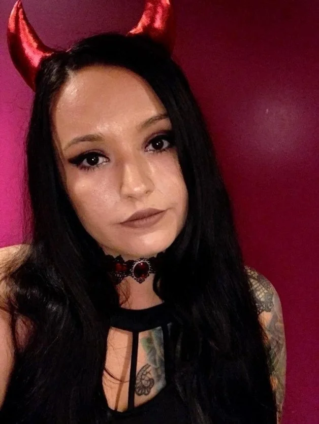 Sexy Slut girlfriend Bree loves exposing her pussy image 47