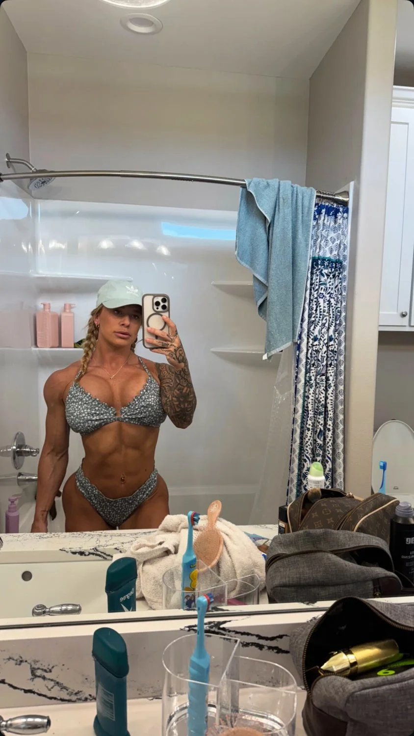 hot muscle bimbo image 20