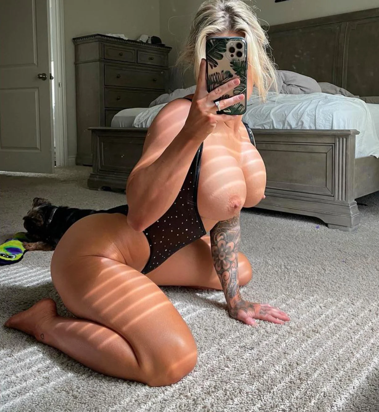 hot muscle bimbo image 22
