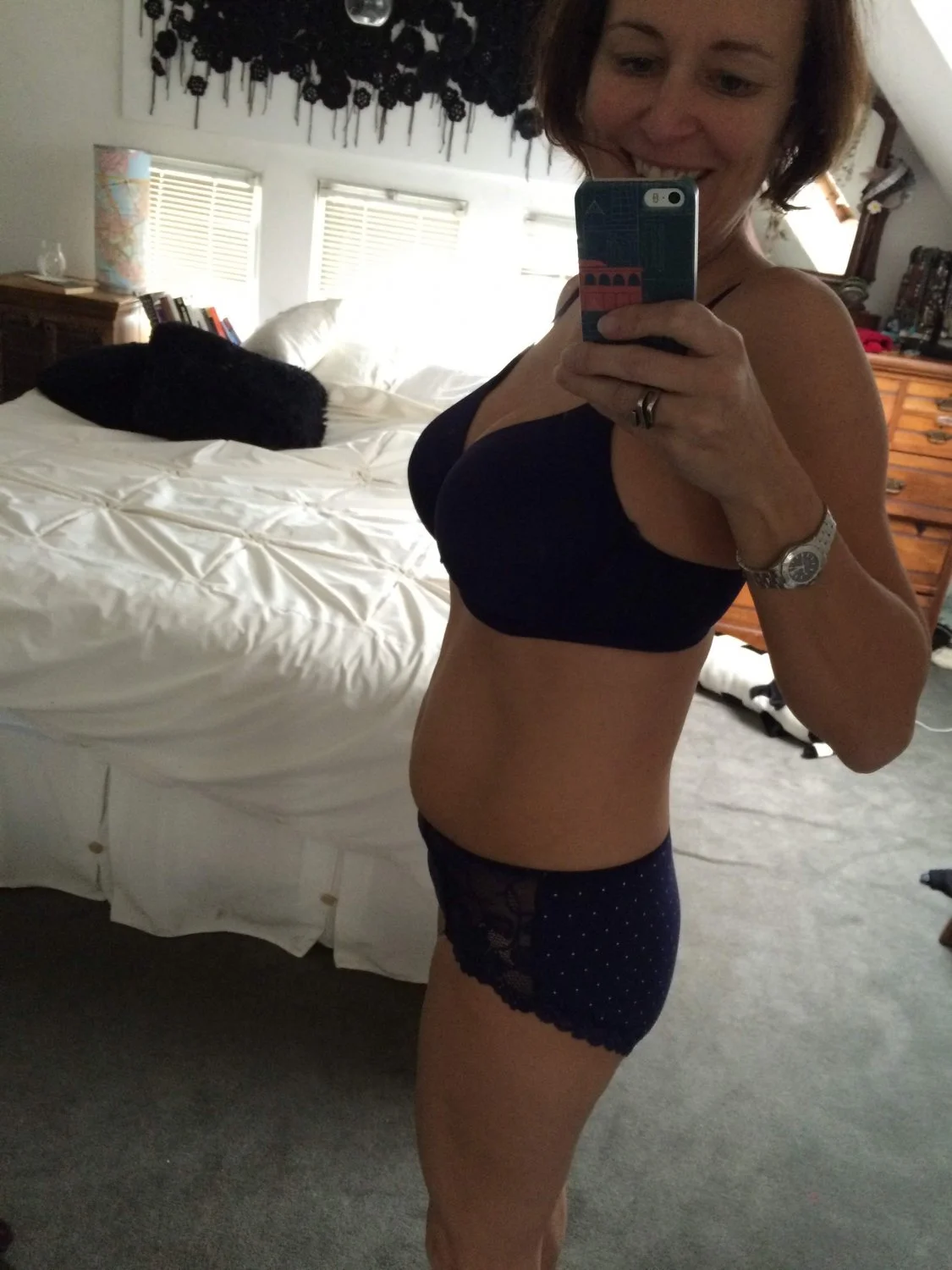 Brunette MILF main image