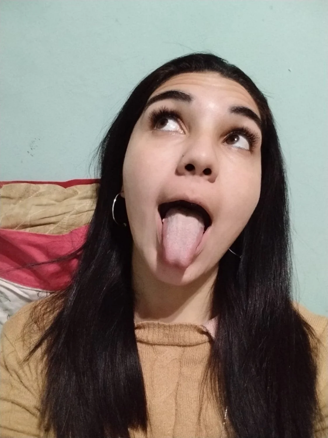Trola Argentina sexy flakita Novia culona rica y coño abierta putita image 2