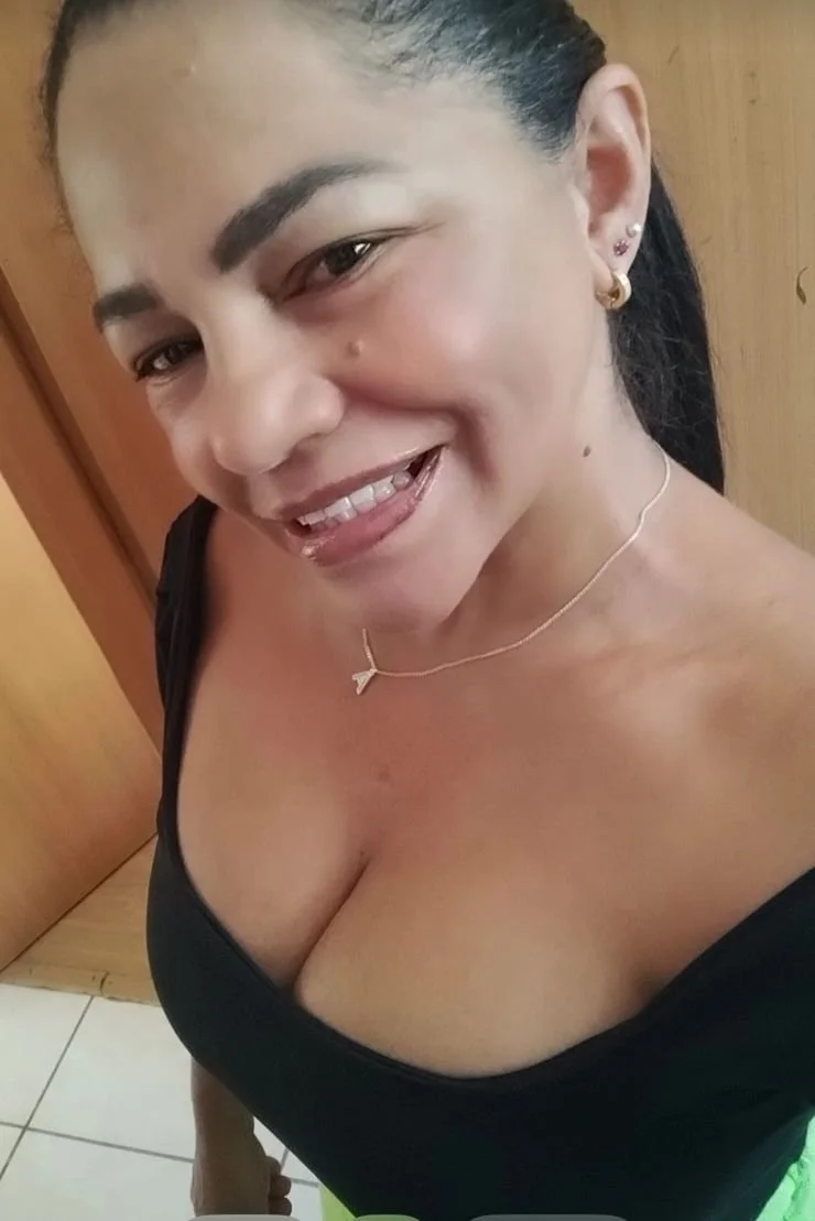 Ale safada de Goiânia dando pra dois image 2