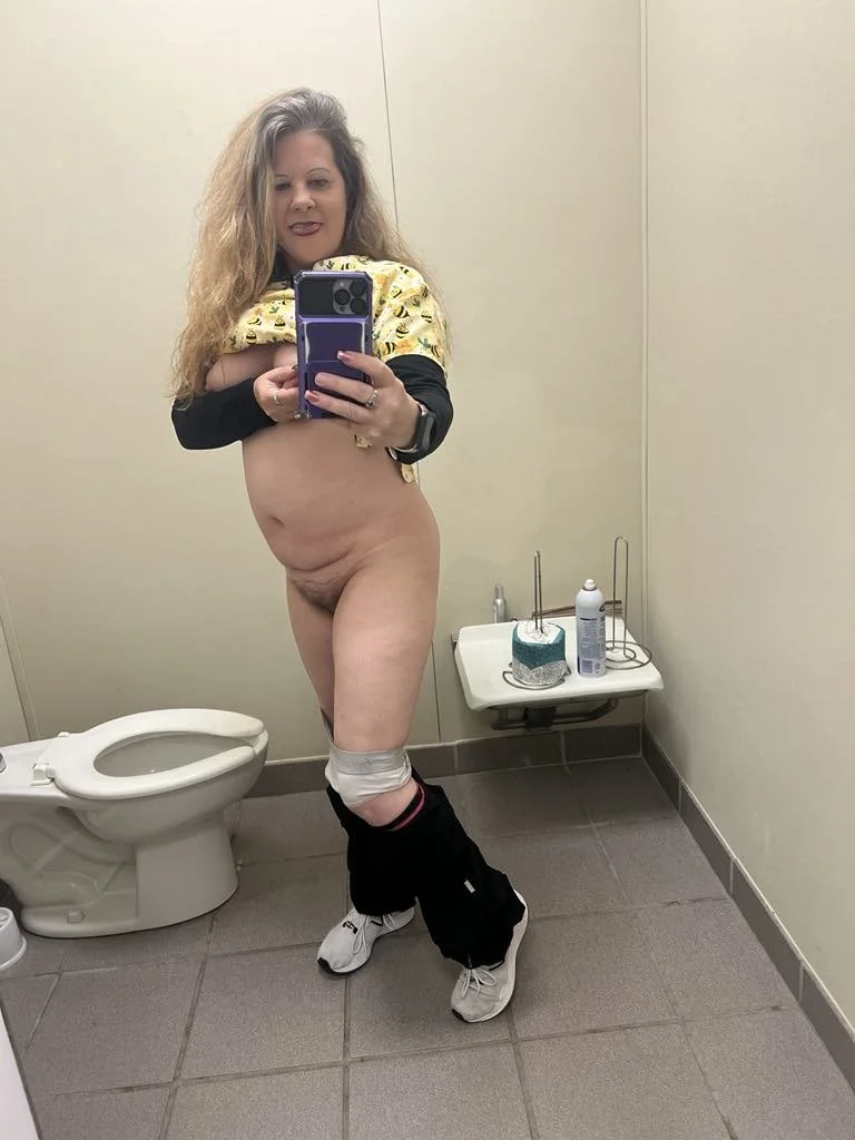 I’m feeling like a😈lil🐝today! Made a 😈lil💦Pee! image 5