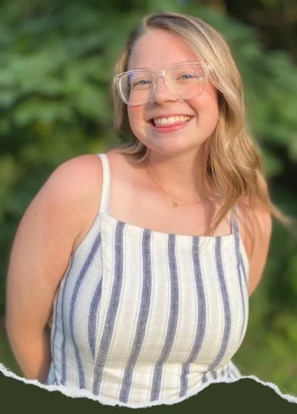 Dana is the perfect glasses cutie image 2