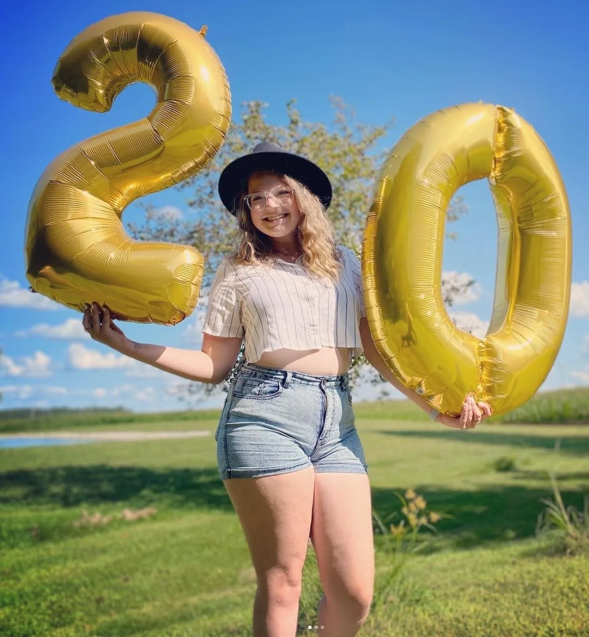 Dana is the perfect glasses cutie image 20