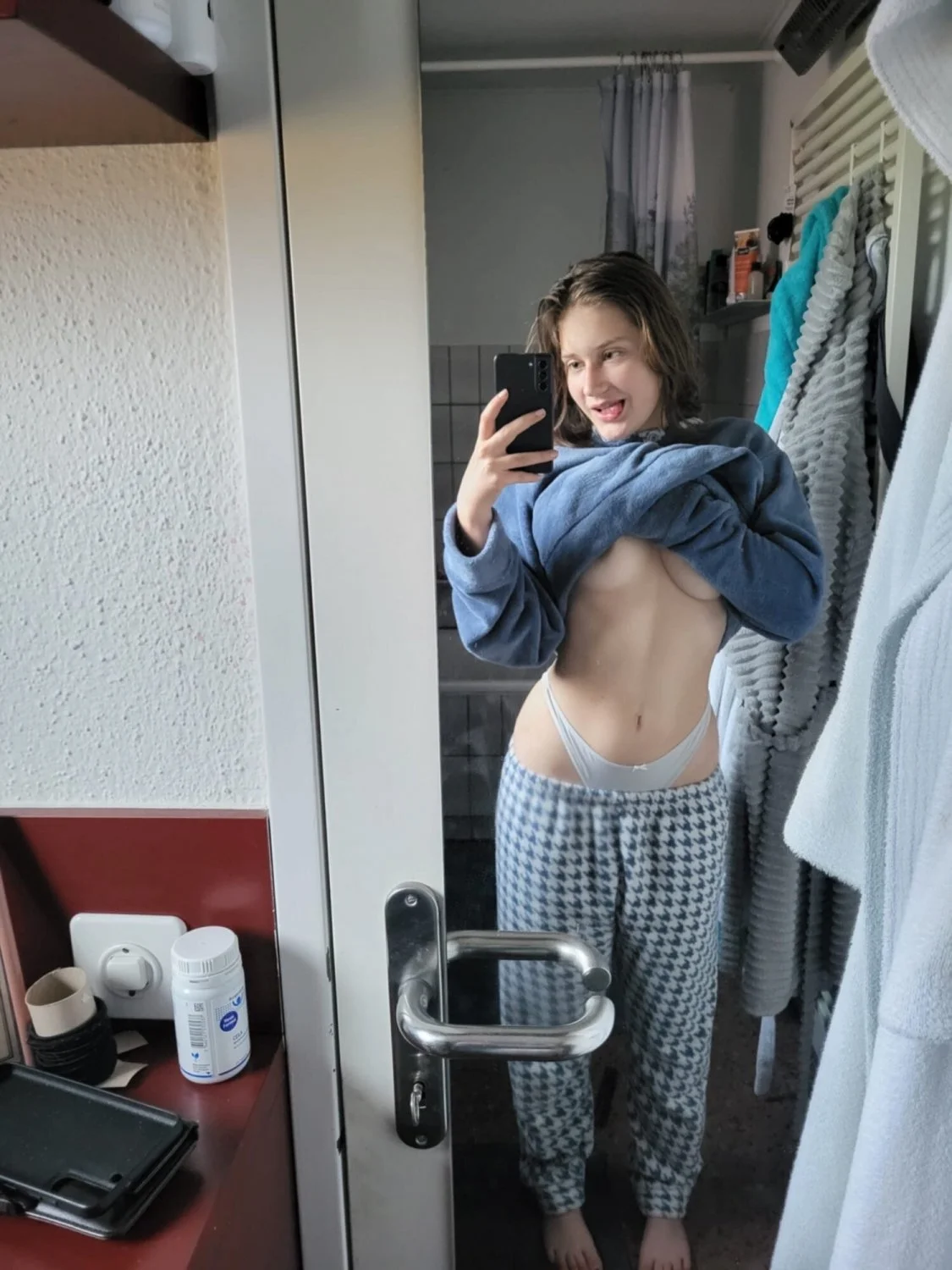21yo Swiss wants exposure image 6
