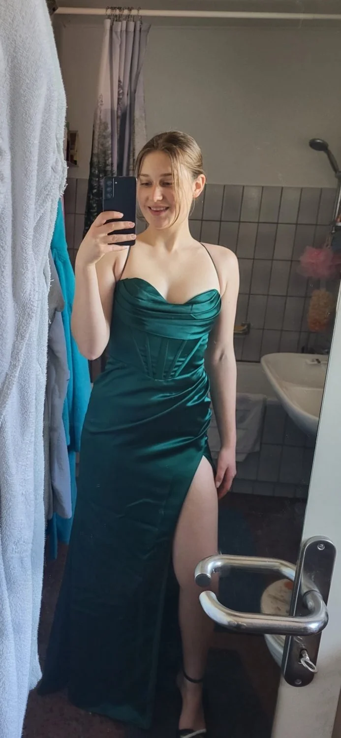 21yo Swiss wants exposure image 9
