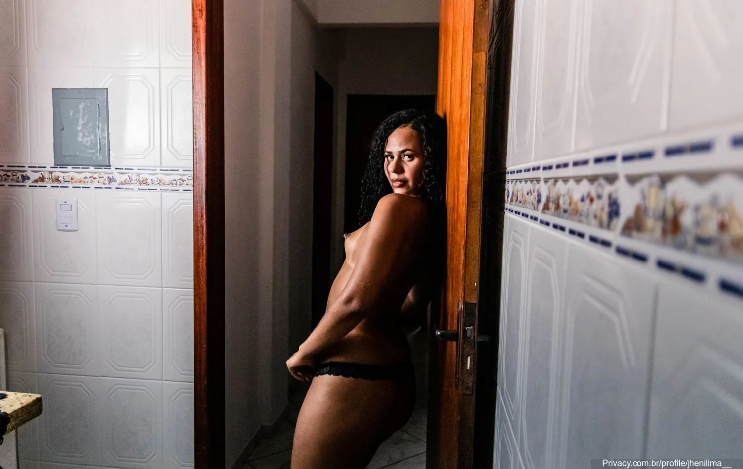 Coroa preta cacheda gostosa sentando e mamando novinho pirocudo image 16