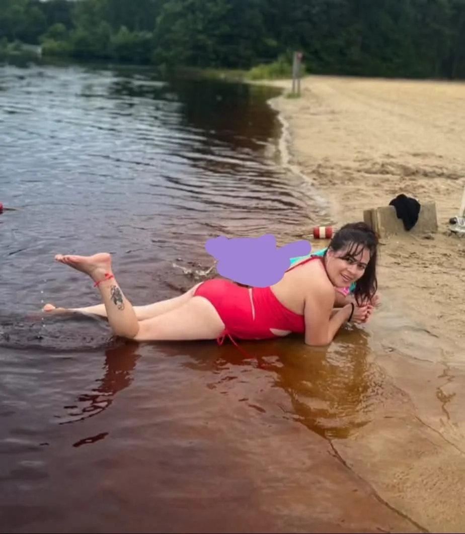 Hotwife image 9