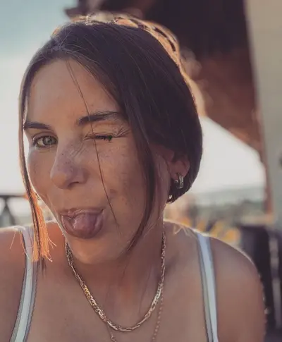 Elaura G. (22yo) cover image