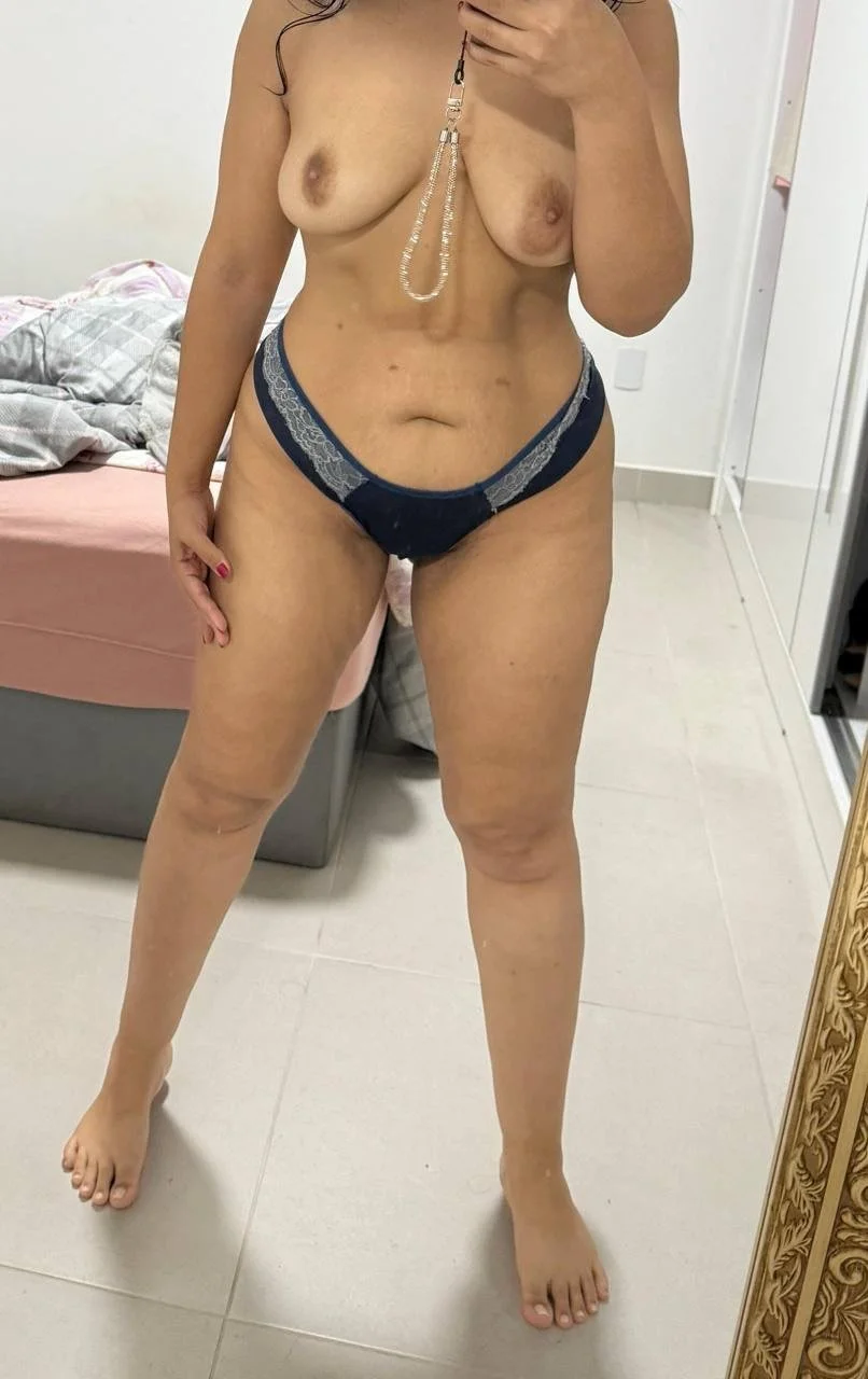 Mulher de CORNO rabuda main image
