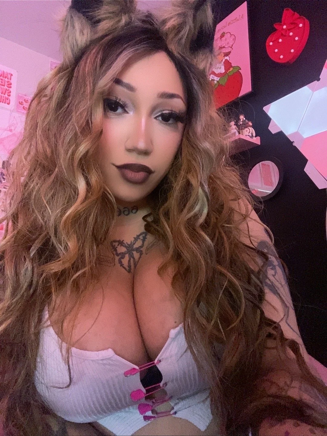 bjs are better with black lipstick, agree? main image