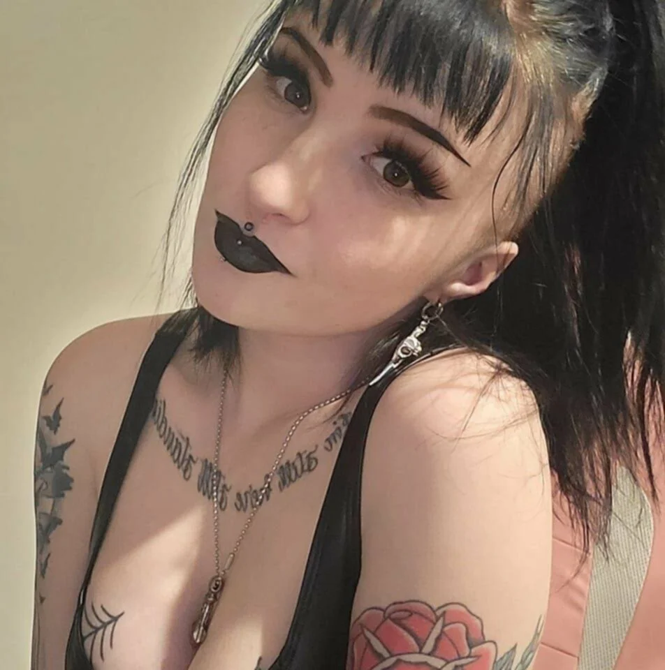 cuck risks his goth gf and gives her up image 2