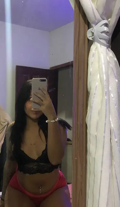 Casal Vazou Morena Sentando Na Pica e No Banheiro cover image