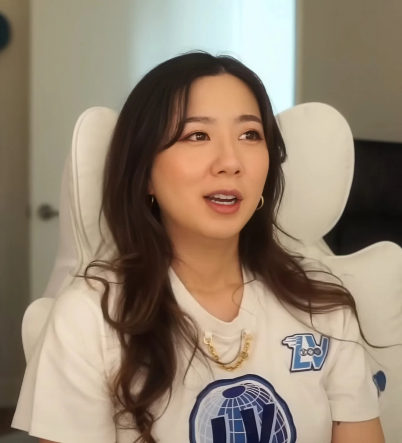Fuslie [6] image 22