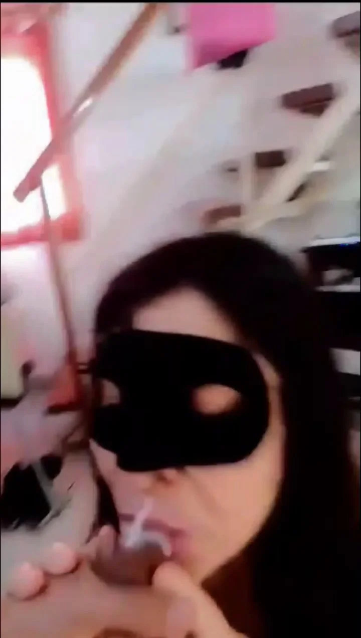 Gorda chupa pija y se hace acabar en la boca 💦 que sucia la hija de puta 🔥 image 11