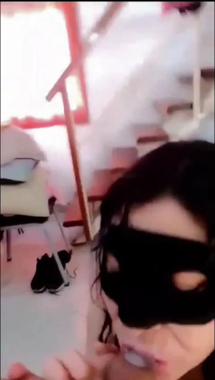 Gorda chupa pija y se hace acabar en la boca 💦 que sucia la hija de puta 🔥 image 14