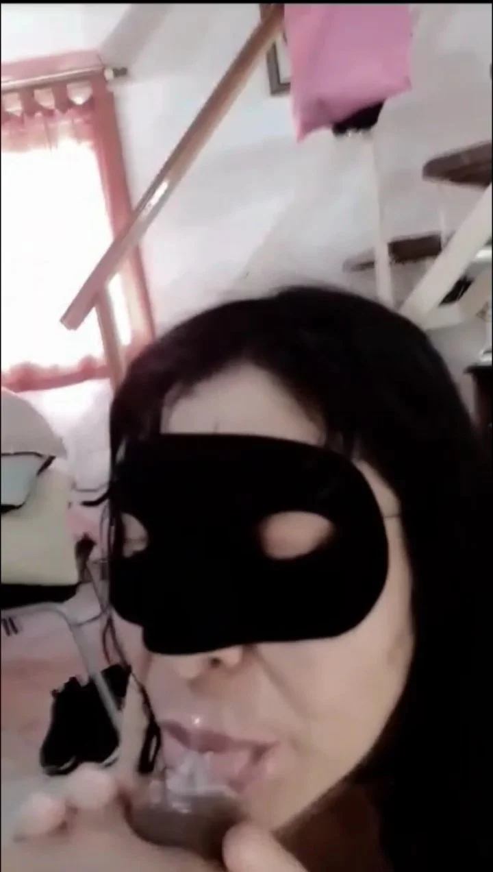 Gorda chupa pija y se hace acabar en la boca 💦 que sucia la hija de puta 🔥 image 3