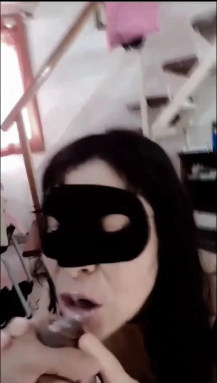 Gorda chupa pija y se hace acabar en la boca 💦 que sucia la hija de puta 🔥 image 5