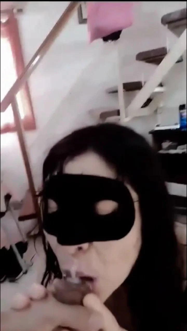 Gorda chupa pija y se hace acabar en la boca 💦 que sucia la hija de puta 🔥 image 7