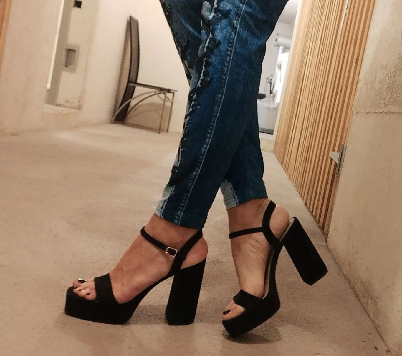 Sexy skinny Feet in black High Heels 🦶🏼👠😘 image 4