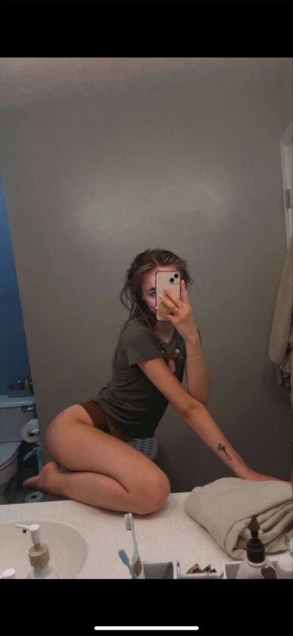 Cucks gf Noel exposed image 3