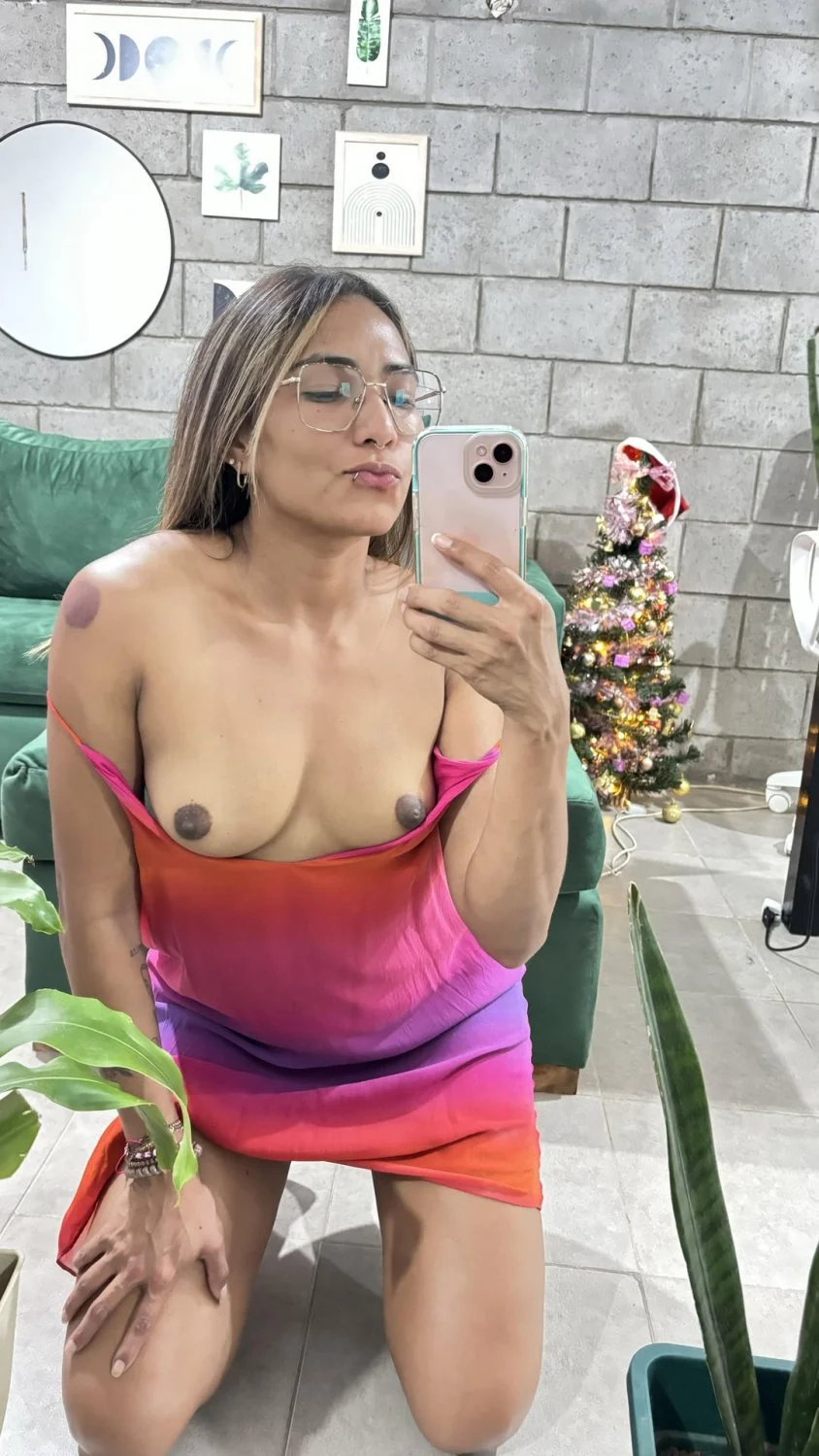 latina emily image 49