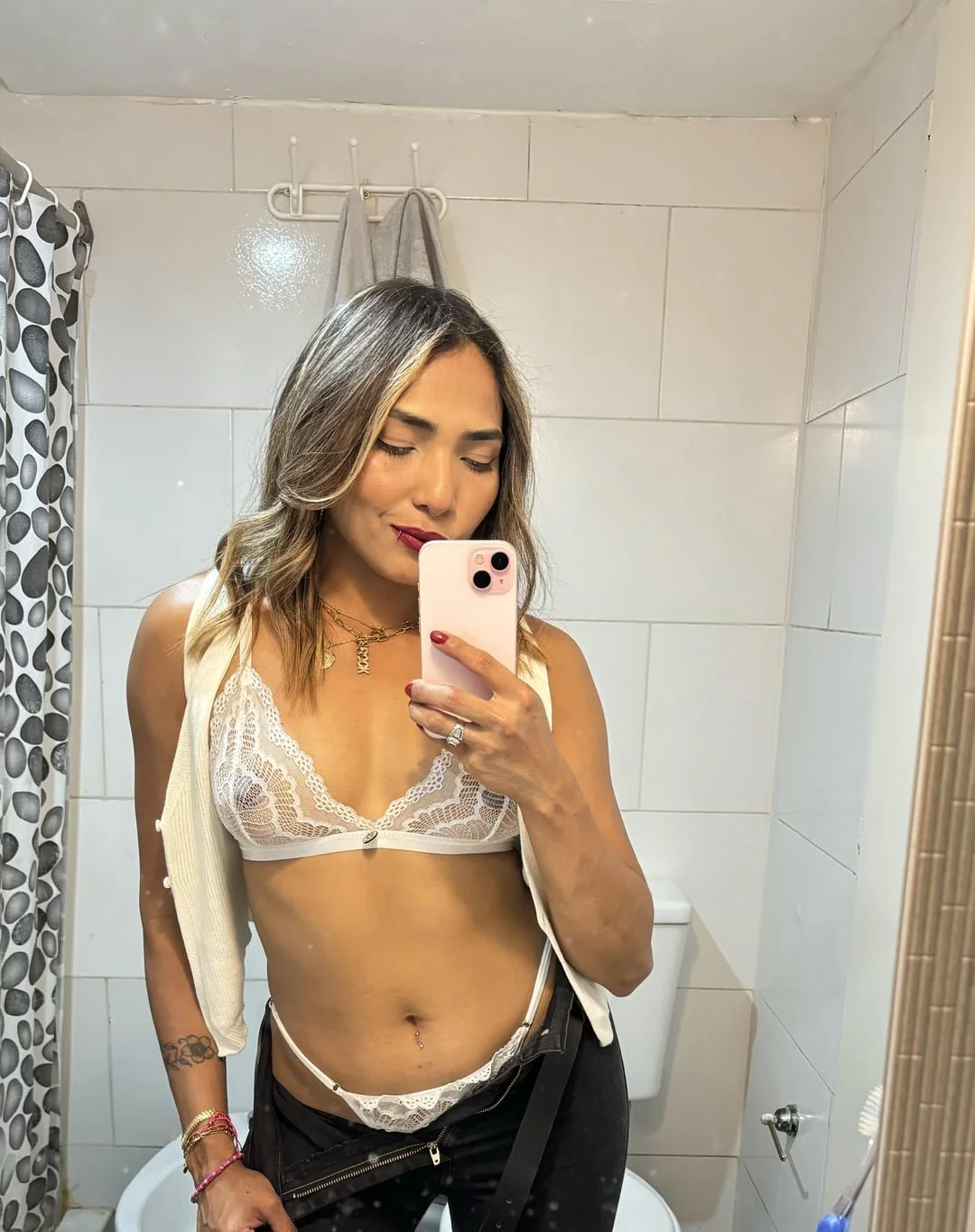 latina emily image 50