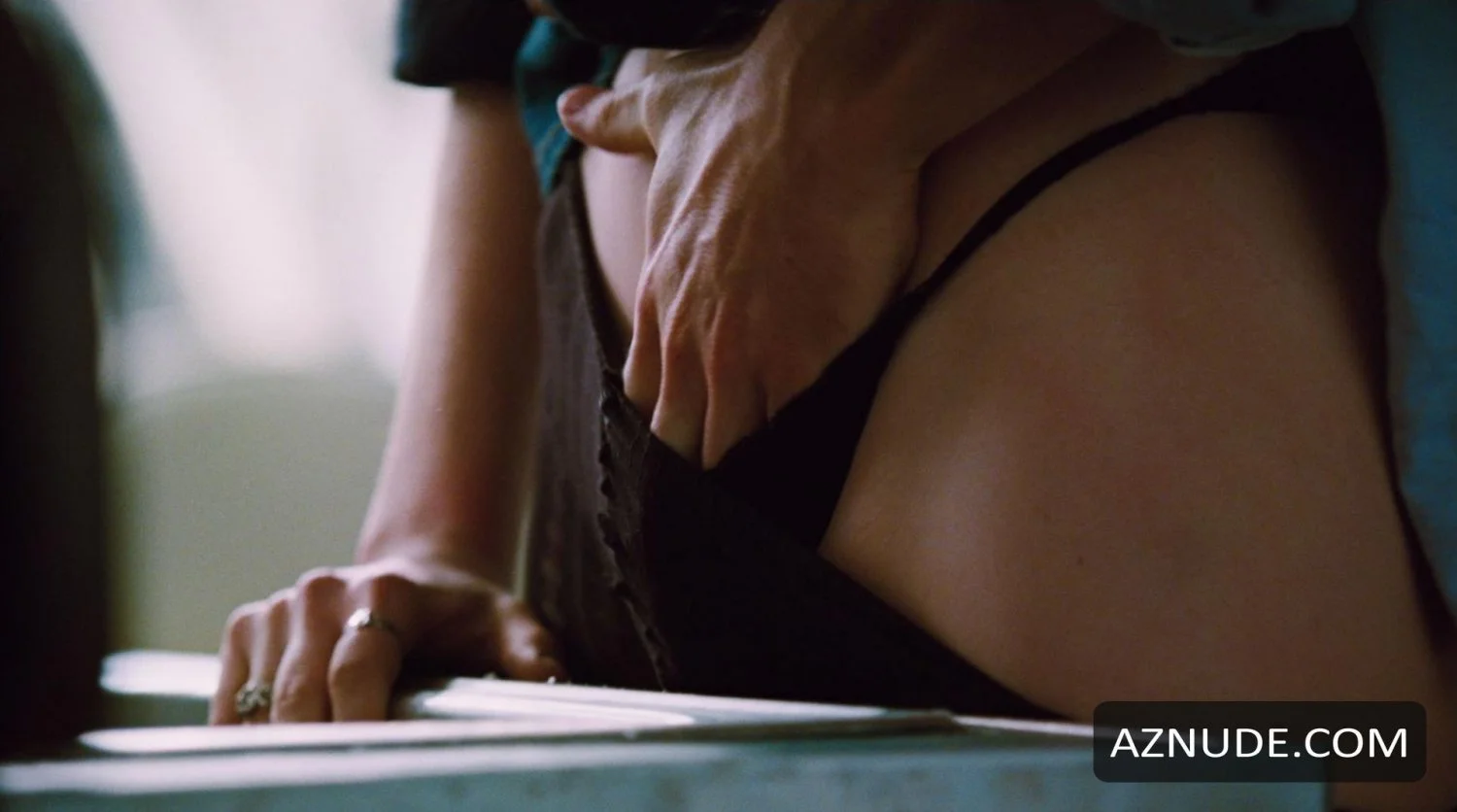 Anne Hathaway image 11