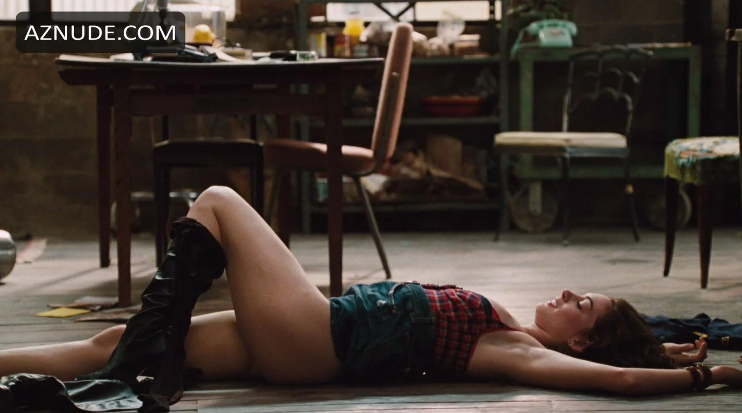 Anne Hathaway image 14