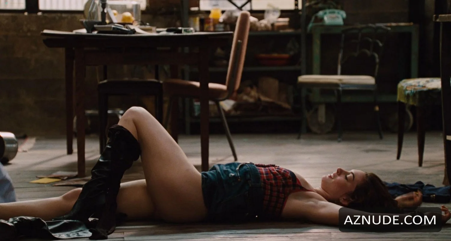 Anne Hathaway image 18