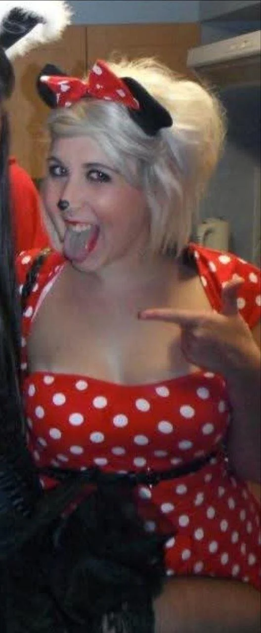 Lizzie 30 image 18