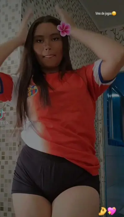 Oque acharam dessa putinha novinha vc carinha que mamar muito gostoso 😋 cover image